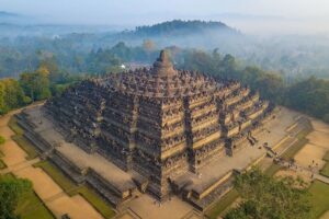 Candi Borobudur Mahakarya Abad Pertengahan dari Jawa
