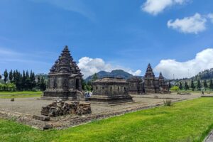 Menguak Keindahan dan Sejarah Candi Arjuna di Dieng