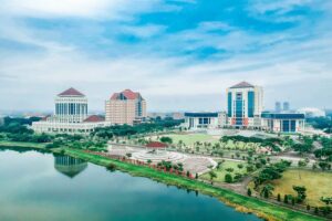 Setiap tahun, calon mahasiswa di seluruh Indonesia menghadapi momen penting dalam memilih jurusan kuliah. Universitas Negeri Surabaya (Unesa)