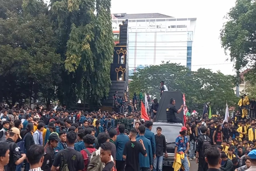 Demo Mahasiswa di DPRD Semarang 9 Tuntutan yang Harus Diperhatikan Pemerintah