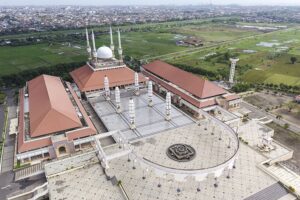 Mengungkap Sejarah Masjid Agung Jawa Tengah: Ikon Religi dan Wisata Budaya