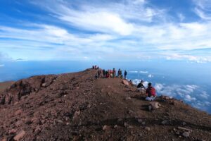 Remaja Pendaki Asal Bekasi Terjatuh ke Jurang 100 Meter di Gunung Slamet, Begini Kronologinya