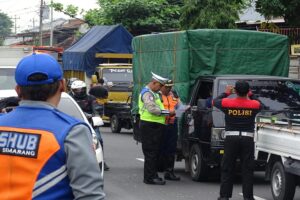 Tim Gabungan Polda Jateng Periksa Kesiapan Armada Bus untuk Kelancaran Mudik Lebaran 2025