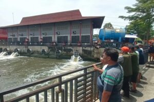Warga Semarang Geruduk Rumah Pompa Kali Tenggang karena Pompa Tak Aktif, Banjir Terus Melanda