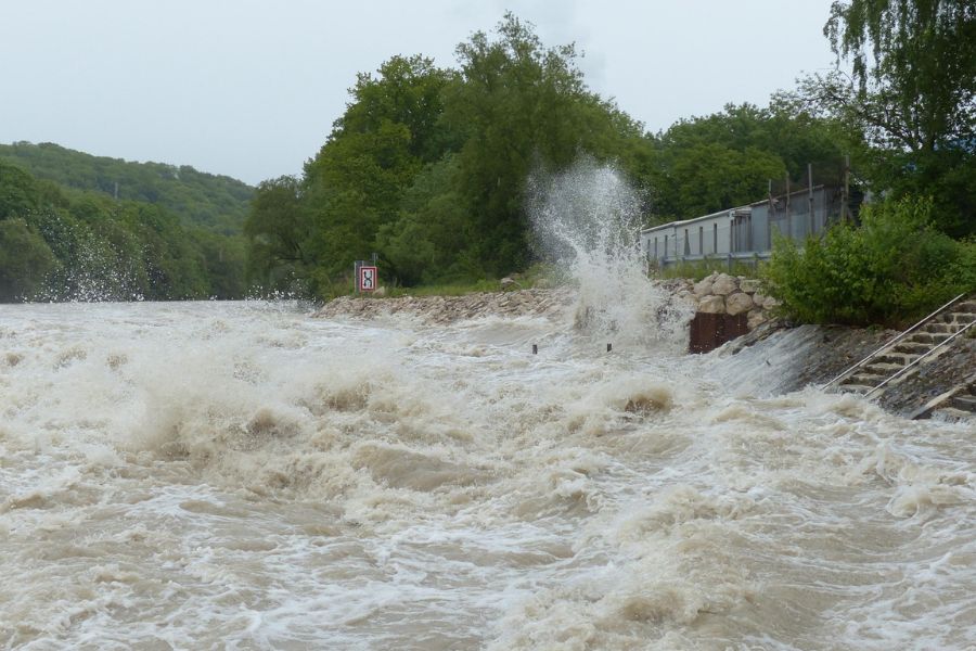 Banjir Bandang Terjang Desa Sirukem Banjarnegara, Jembatan Penghubung Putus