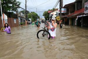 Banjir Madiun Pria Lansia Hilang Terseret Arus Saat Salat Magrib di Desa Dagangan
