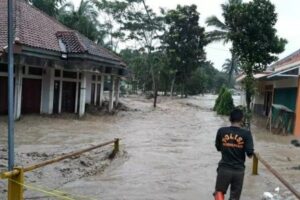 Banjir dan Longsor Landa Semarang Usai Hujan Deras, BPBD Bergerak Cepat