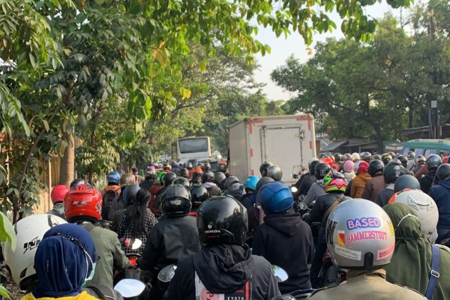 Banjir di Sepanjang Sidoarjo Sebabkan Kemacetan Parah, Perahu Nambangan Berhenti Beroperasi