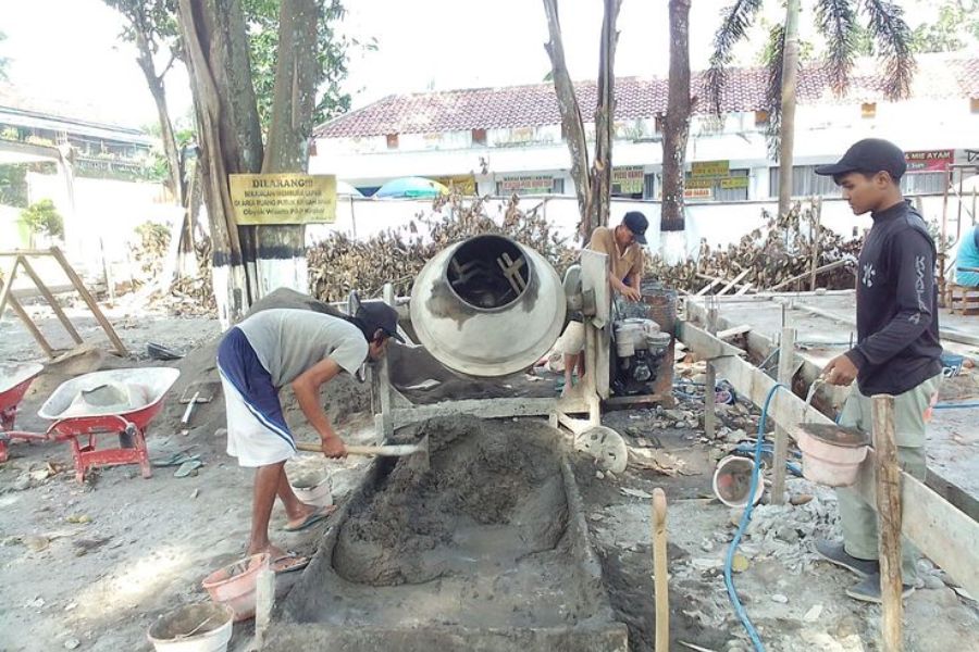 Tragis! Buruh Tewas Tersengat Mesin Cor di Situbondo