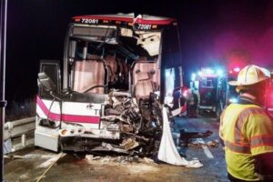 Bus Rosalia Indah Terguling di Tol Batang Sopir Menghindari Truk, 2 Penumpang Luka Ringan