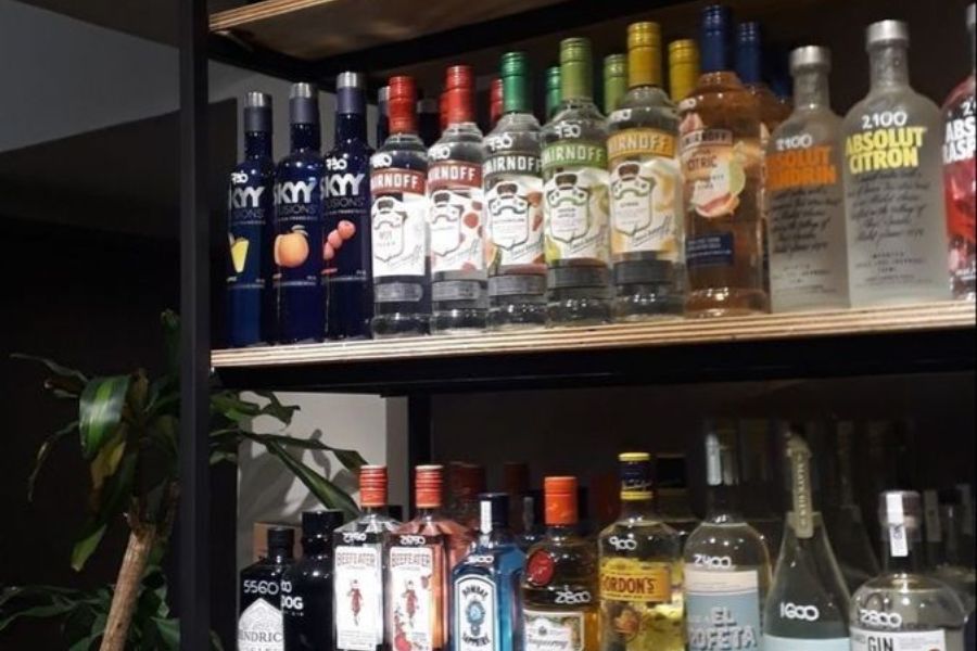 Dua RHU di Surabaya Nekat Beroperasi Saat Ramadan, Satpol PP Amankan Puluhan Botol Minuman Beralkohol