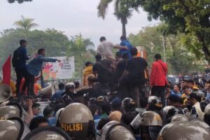 Gelombang Protes Mahasiswa Semarang Tolak Pengesahan RUU TNI