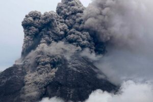 Gunung Semeru Erupsi Lagi Status Waspada, Warga Dihimbau Tetap Waspada