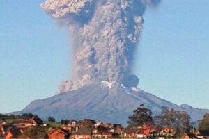 Gunung Semeru Kembali Erupsi 54 Letusan dalam Sepekan, Status Waspada