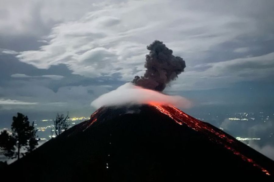Gunung Semeru Meletus Kolom Abu Mencapai 1 Kilometer, Warga Diminta Waspada