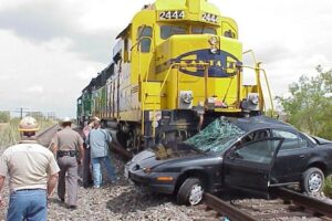 Insiden Mobil Tabrak Kereta di Lamongan, Perjalanan 10 KA Terganggu