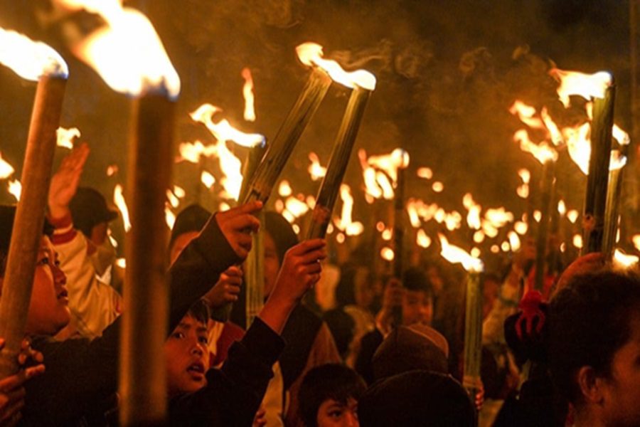 Kirab Obor di Solo Meriahkan Malam Takbiran Idul Fitri 2025, Warga Berjalan Kaki 6 Km