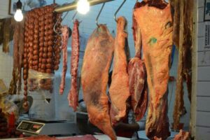 Lonjakan Permintaan Daging Sapi Jelang Lebaran, Harga Naik Tapi Tetap Diburu