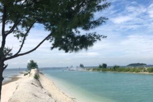 Menikmati Keindahan Wisata Batu Makdengkeng di Pulau Sakala Saat Ngabuburit