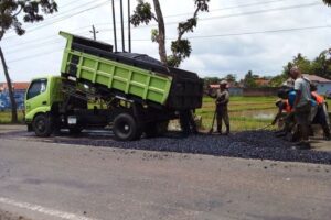 Menjelang Idul Fitri, PUPR Tulungagung Gencarkan Perbaikan Jalan Kabupaten