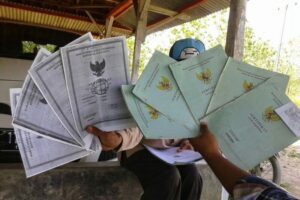 Menteri ATRBPN Bagikan 965 Sertifikat Tanah di Jawa Tengah, Tekankan Prinsip Keadilan