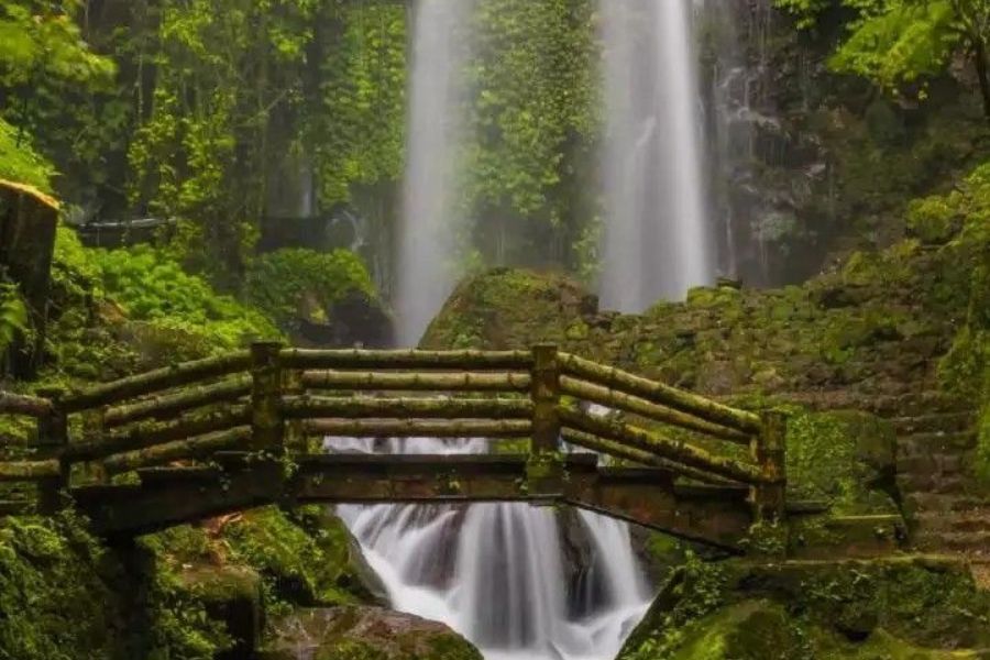 Menyibak Pesona Air Terjun Jumong Karanganyar Permata Tersembunyi di Tengah Alam