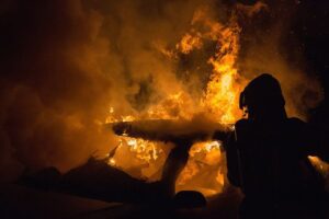Mobil Daihatsu Luxio Tiba-tiba Terbakar di Sukoharjo, Petugas Kerahkan 2 Unit Damkar