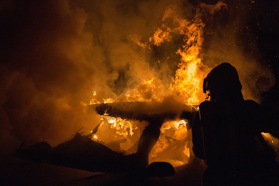 Mobil Daihatsu Luxio Tiba-tiba Terbakar di Sukoharjo, Petugas Kerahkan 2 Unit Damkar