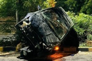 Mobil Terperosok ke Jurang di JJLS Gunungkidul, Sopir dan Penumpang Alami Luka-luka