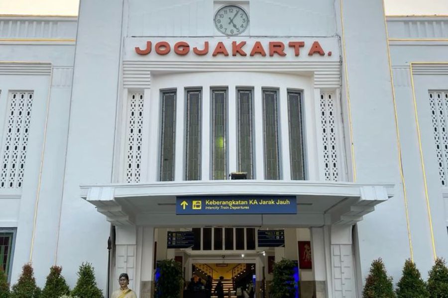 Mudik Lebaran 2025 Stasiun Tugu Yogyakarta Dipadati Pemudik, KAI Sediakan 411 Ribu Kursi