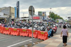 Mudik Lebaran Aman, Dishub Jatim Angkut Motor Pemudik Secara Gratis