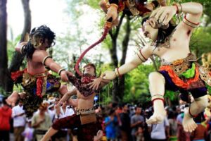 Pawai Ogoh-Ogoh di Blitar Meriahkan Peringatan Hari Raya Nyepi 2025