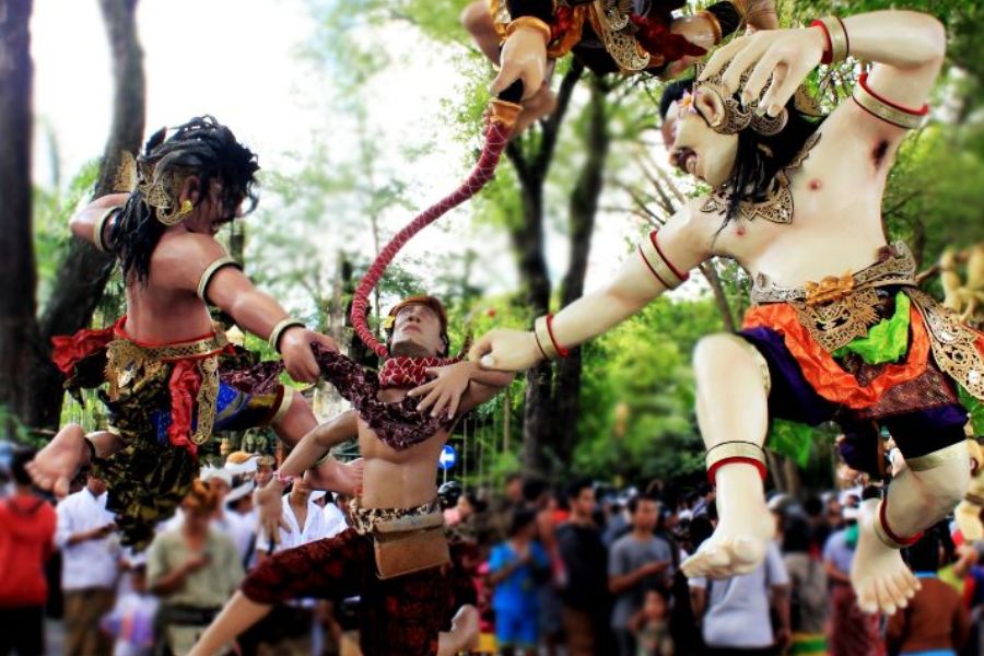 Pawai Ogoh-Ogoh di Blitar Meriahkan Peringatan Hari Raya Nyepi 2025