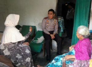 Polres Blitar Kota Beri Dukungan Moril dan Santunan untuk Keluarga Pasutri Korban Laka Lantas Bus Ngeblong
