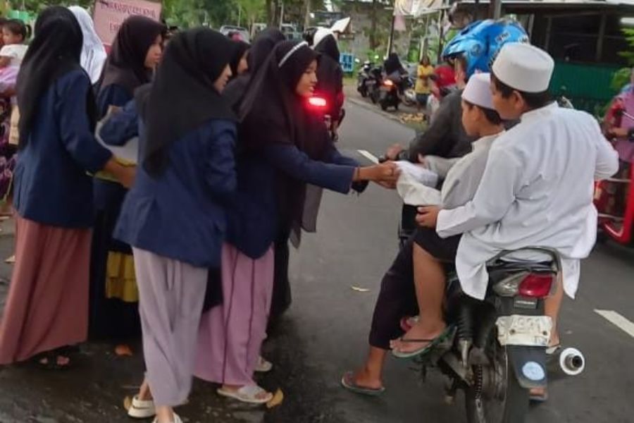 Polres Kediri Bagikan Ratusan Takjil Gratis dan Gelar Bakti Sosial Selama Ramadan