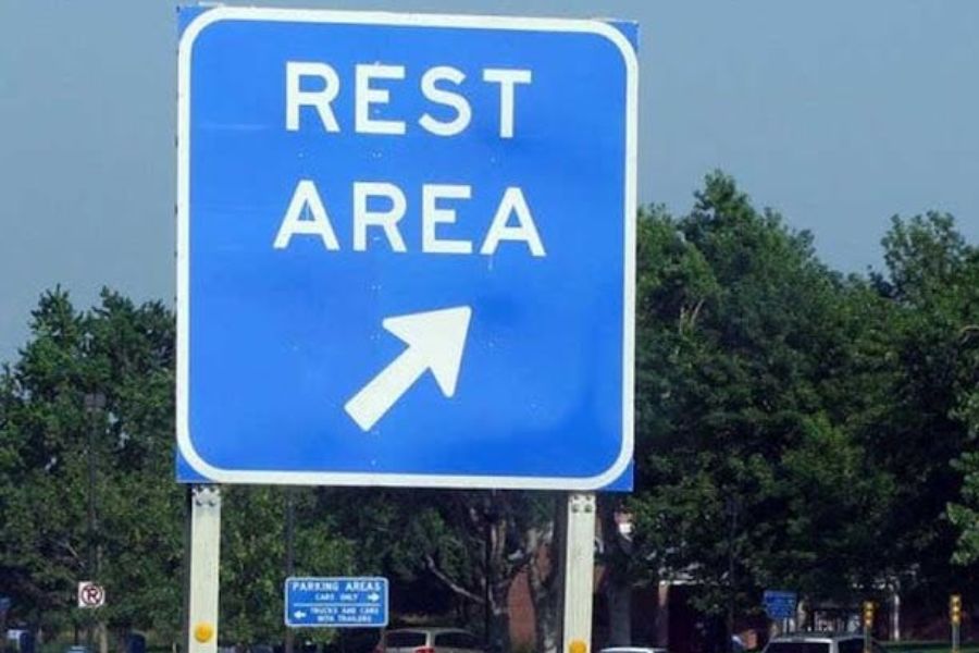 Rest Area Tol Jogja-Solo di Klaten Mulai Ramai Pemudik, Arus Lalu Lintas Masih Lancar