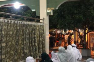 Ribuan Jemaah Padati Masjid Al-Ilyas Malang untuk Shalat Tarawih, Ada Kejutan Menarik