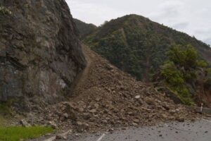 Tebing Longsor di Jalan Baru Clongop Gedangsari, Beruntung Tak Ada Korban Jiwa