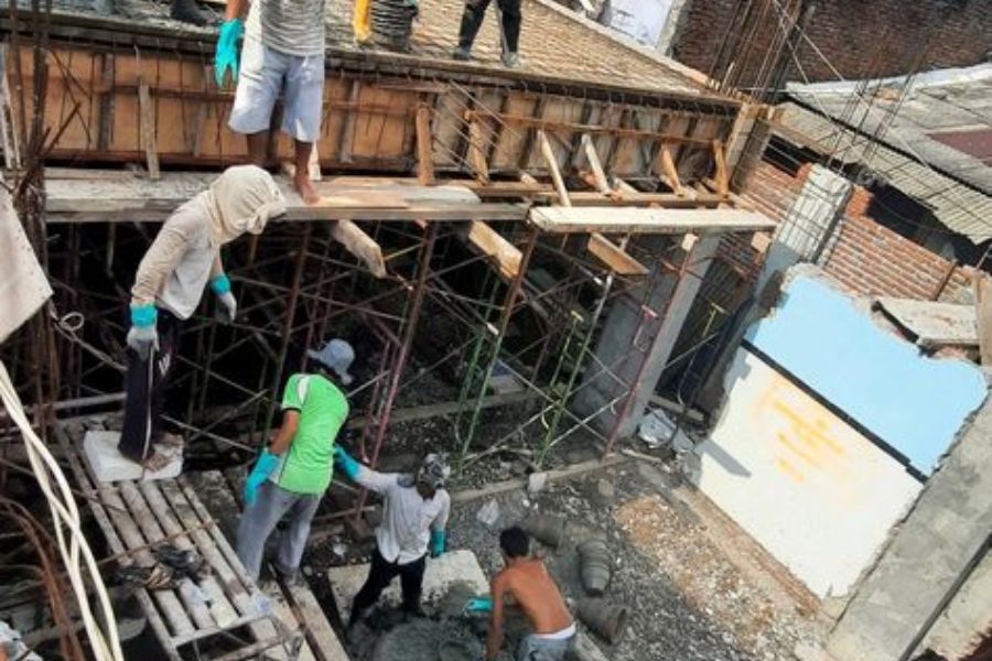 Teras Masjid di Sumenep Ambruk Menjelang Salat Tarawih, Warga Dihimbau Waspada