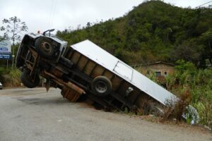 Tragis! Ibu dan Anak Tewas Tertabrak Truk Tronton di Jalur Arteri Jombang