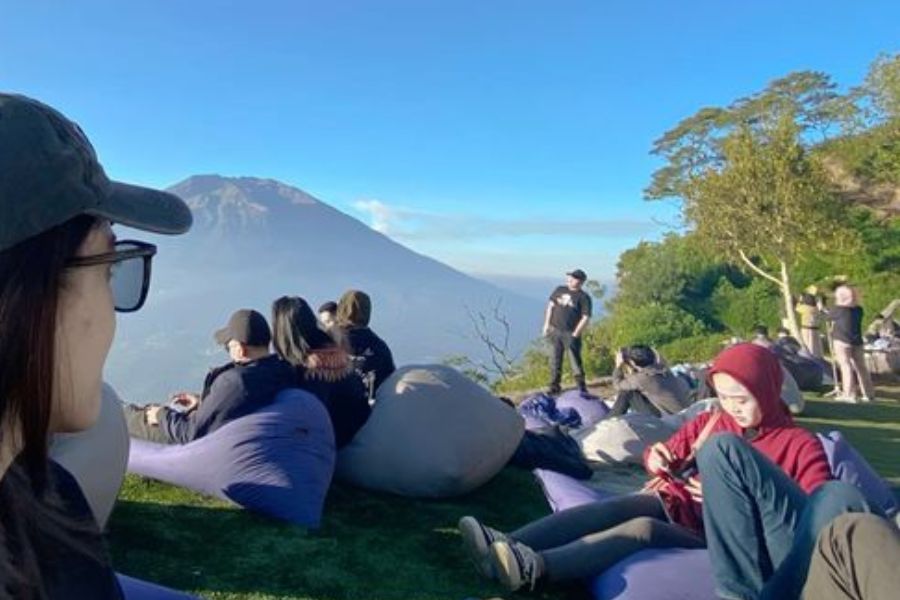 Libur Lebaran 2025, Ribuan Wisatawan Padati Jalur Menuju Gunung Telomoyo via Dalangan