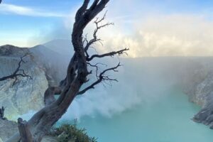 Lonjakan Pengunjung di Kawah Ijen Bondowoso Saat Libur Lebaran 2025, Ini Penyebabnya