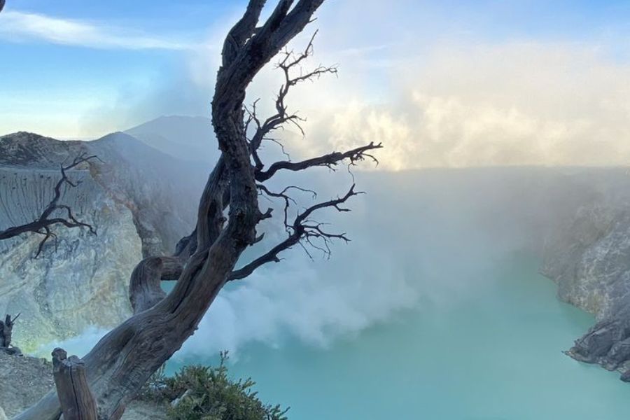 Lonjakan Pengunjung di Kawah Ijen Bondowoso Saat Libur Lebaran 2025, Ini Penyebabnya