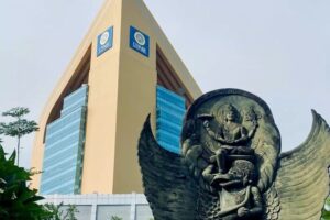 Unair Wajibkan Sandal Selop Hitam Saat UTBK SNBT, Ini Alasannya