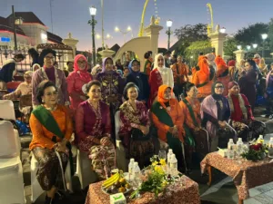 Peringatan Hari Kebaya Nasional 2026 tegaskan kebaya bukan sekedar busana tapi identitas bangsa yang harus terus dijaga dan diwariskan ke generasi muda.
