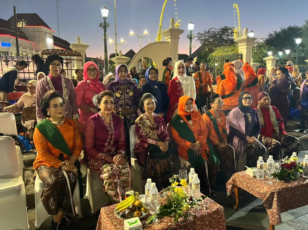 Peringatan Hari Kebaya Nasional 2026 tegaskan kebaya bukan sekedar busana tapi identitas bangsa yang harus terus dijaga dan diwariskan ke generasi muda.