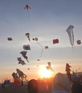 Kesuksesan Jogja International Kite Festival (JIKF) 2026 tak lepas dari peran AirNav Indonesia menjaga kawasan ruang udara tetap aman.