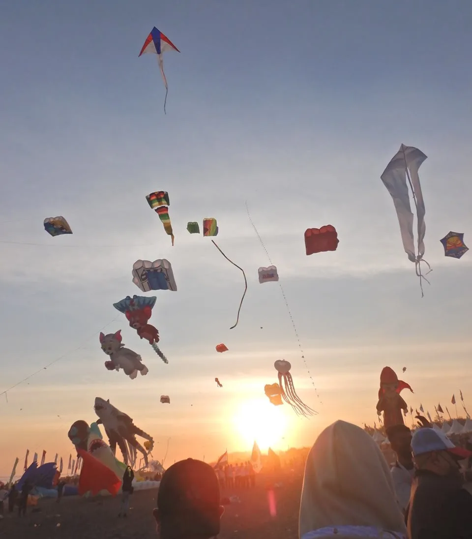 Kesuksesan Jogja International Kite Festival (JIKF) 2026 tak lepas dari peran AirNav Indonesia menjaga kawasan ruang udara tetap aman.