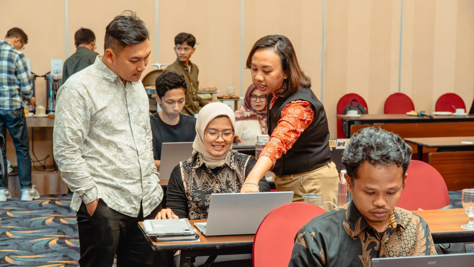 Pamong desa/kalurahan di DIY belajar AI bersama UAJY dan STP AMPTA melalui program pelatihan inovatif DESAI (Desa Adaptif AI).