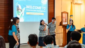 Keseruan siswa siswi SMA Pangudi Luhur Sedayu ketika berkunjung ke Universitas Atma Jaya Yogyakarta (UAJY).